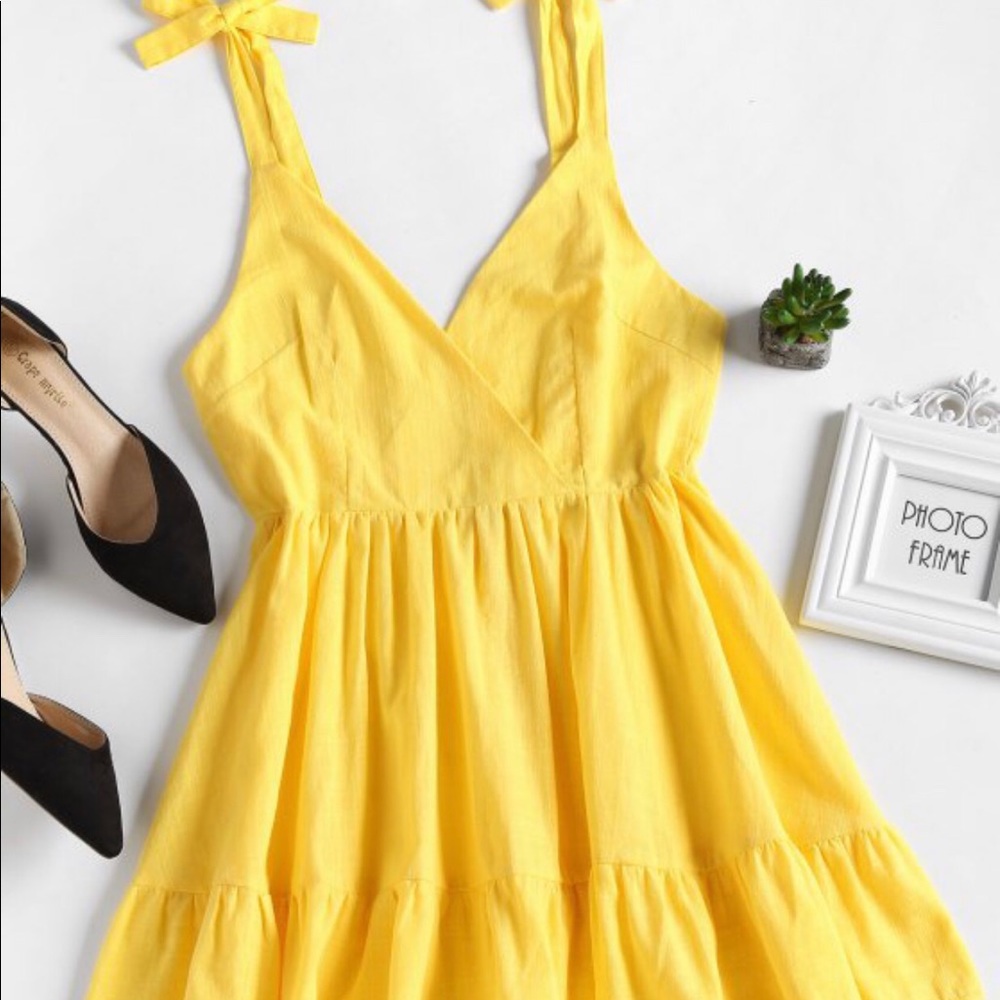 Open back mini ruffles dress